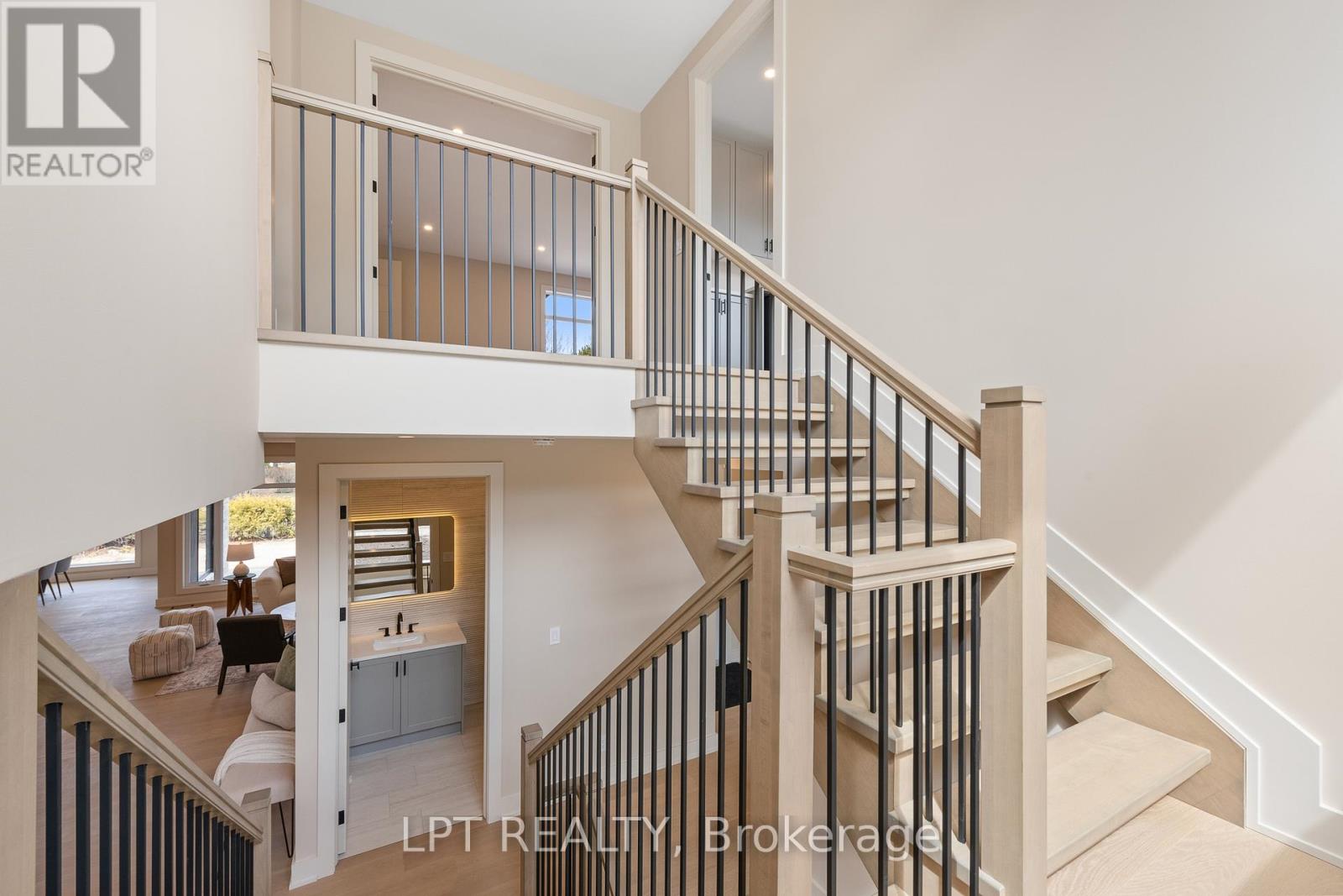 15 BRIGGS AVENUE - 25