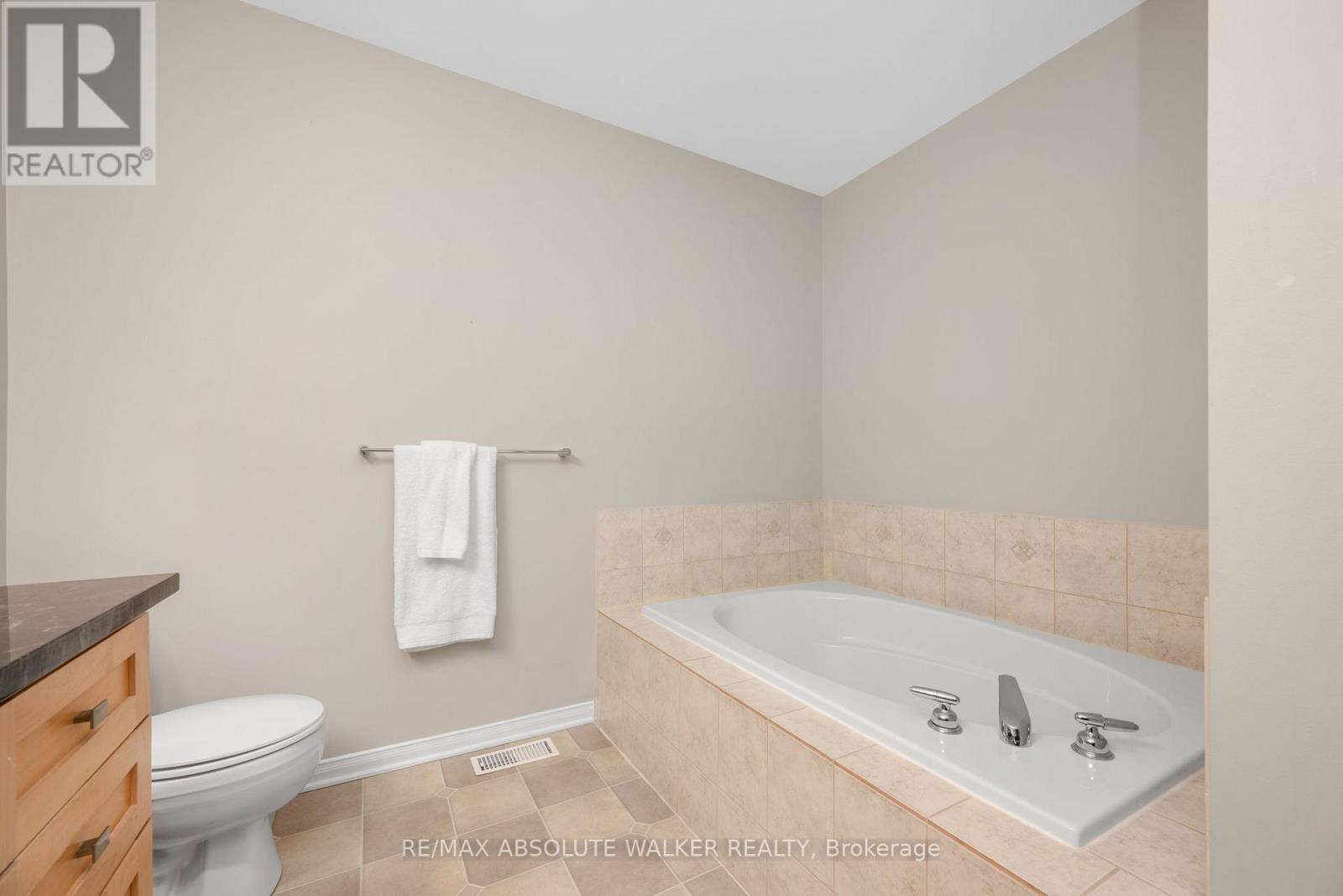 2 Bed, 3 Bath House for Sale in Ottawa – 1547 HENRI LAUZON STREET, Ottawa – MLS# X13687730 - Image 22
