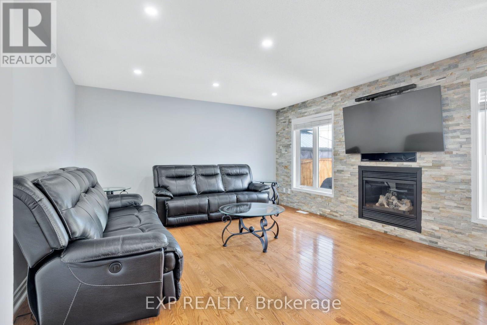 4 Bed, 4 Bath House for Sale in Ottawa – 114 ASHMORE DRIVE, Ottawa – MLS# X13687864 - Image 13