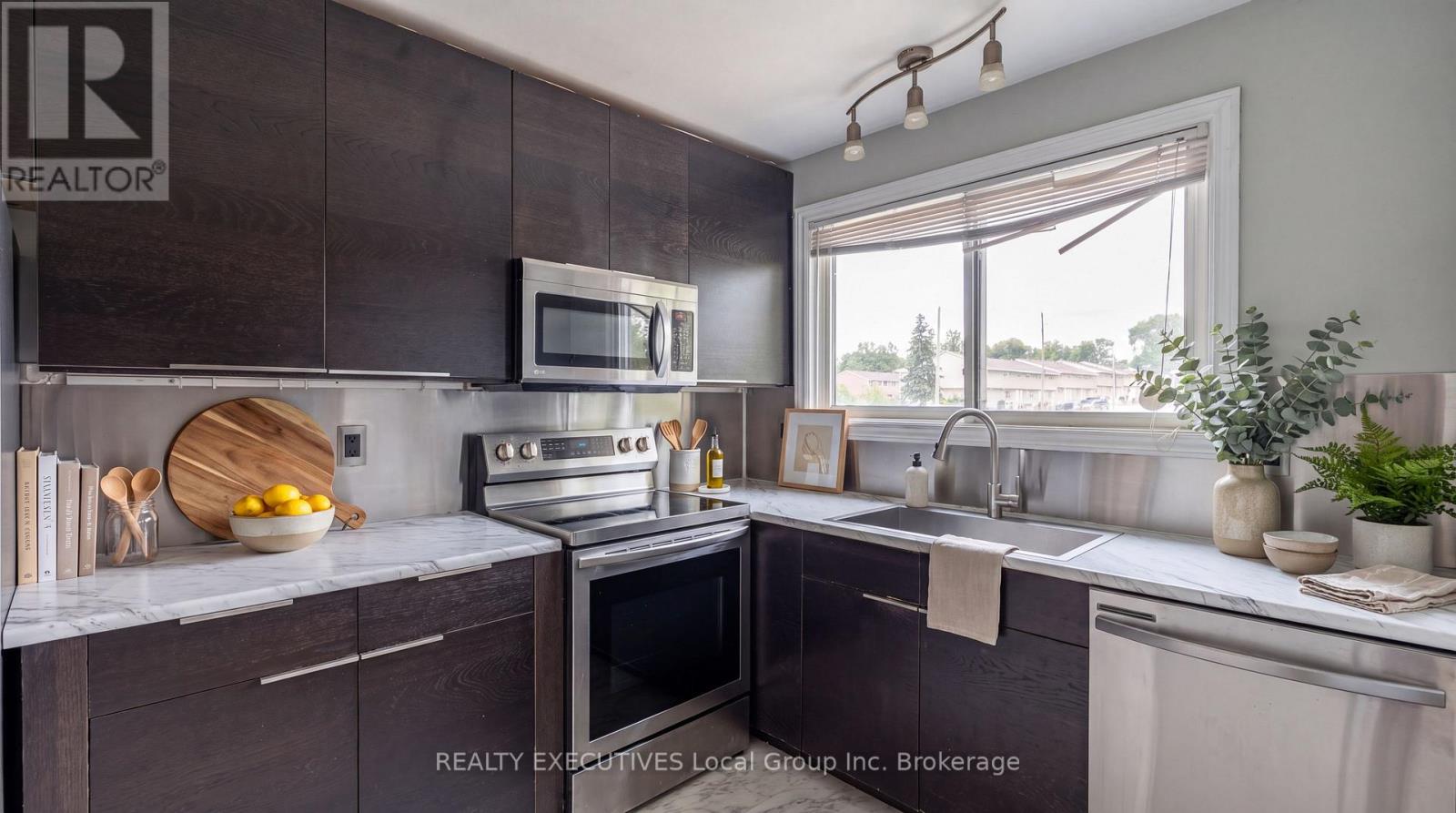 #36 398 WICKSTEAD AVENUE - 11