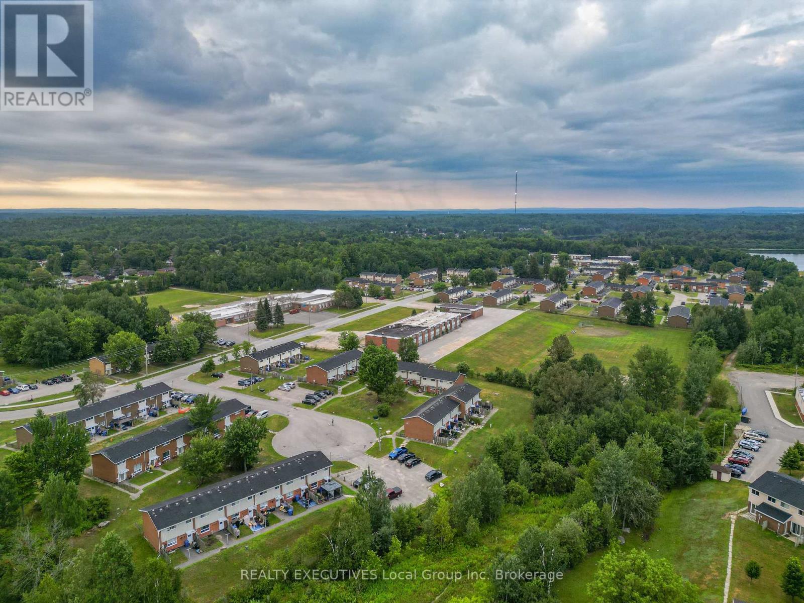 #36 398 WICKSTEAD AVENUE - 6