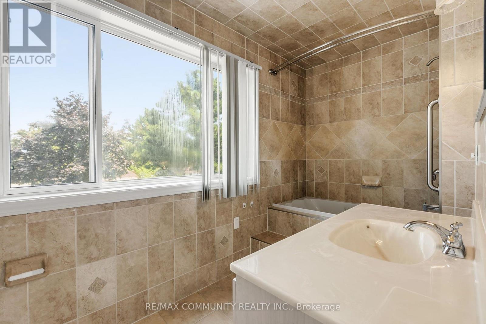 1524 AMBERLEA ROAD S - 21