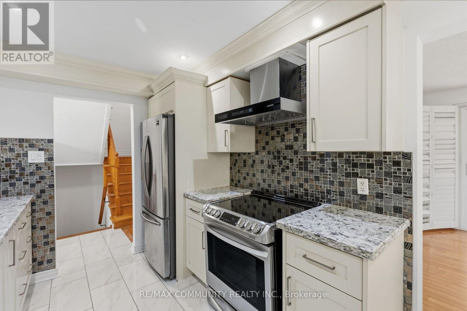 1524 AMBERLEA ROAD S - 30