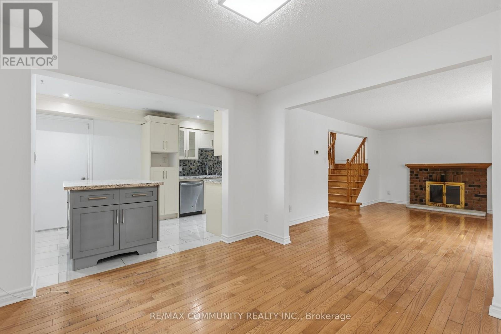 1524 AMBERLEA ROAD S - 33