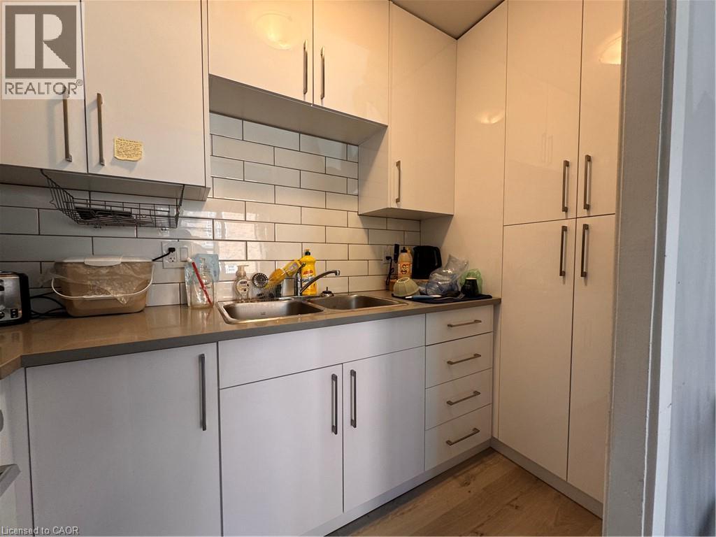 521 PARK Street Unit# 4 — photo 2