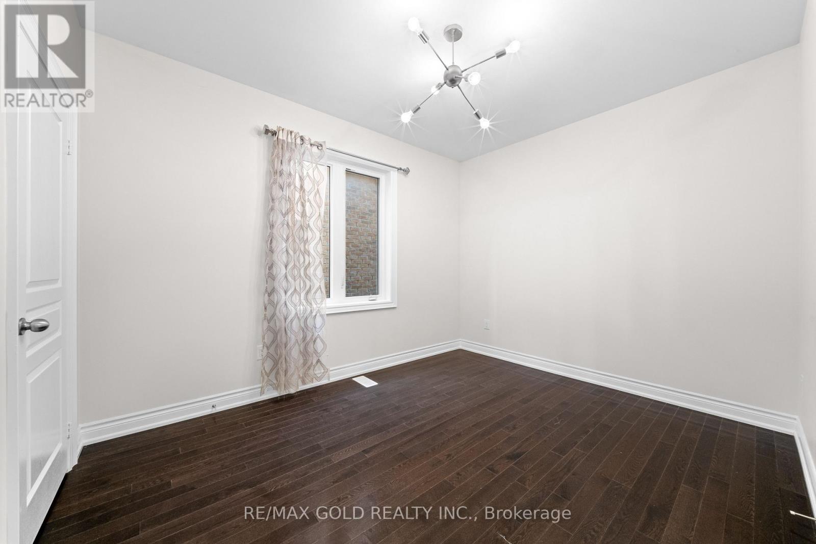 600 MACTIER DRIVE - 11