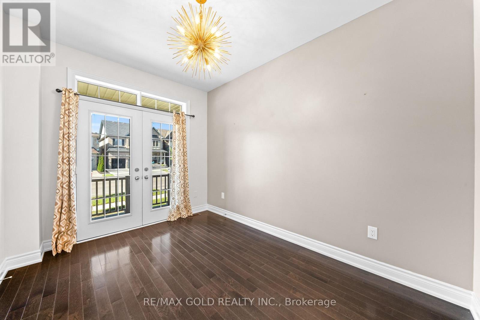 600 MACTIER DRIVE - 14