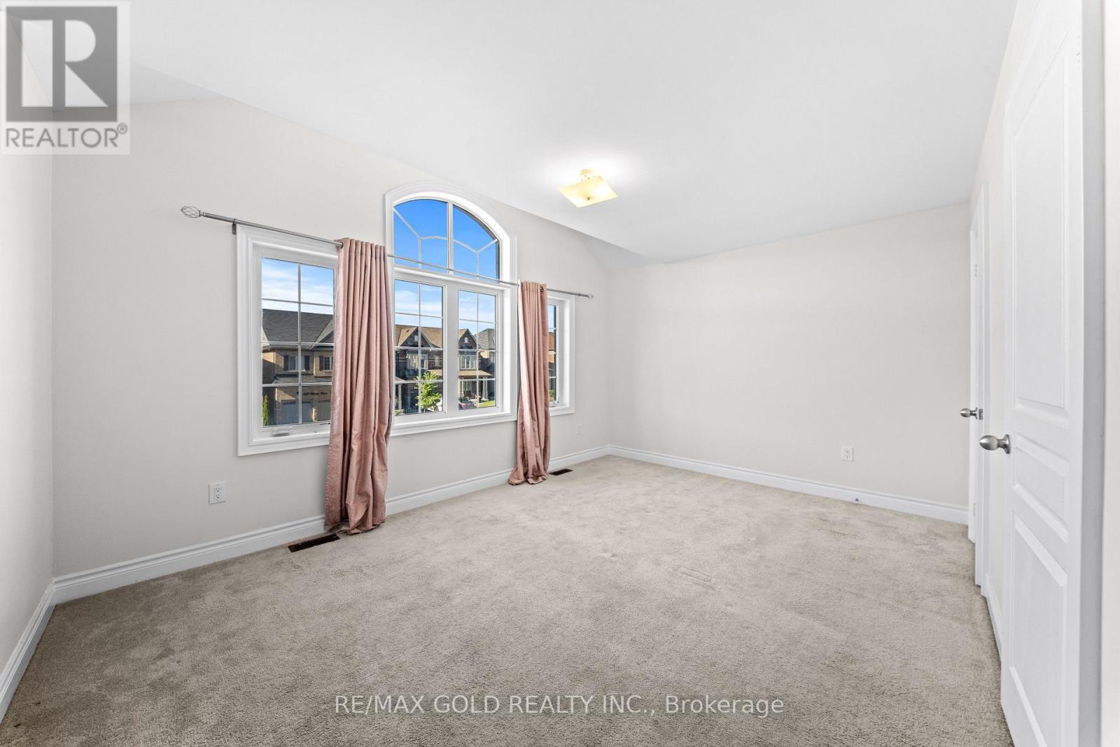 600 MACTIER DRIVE - 23