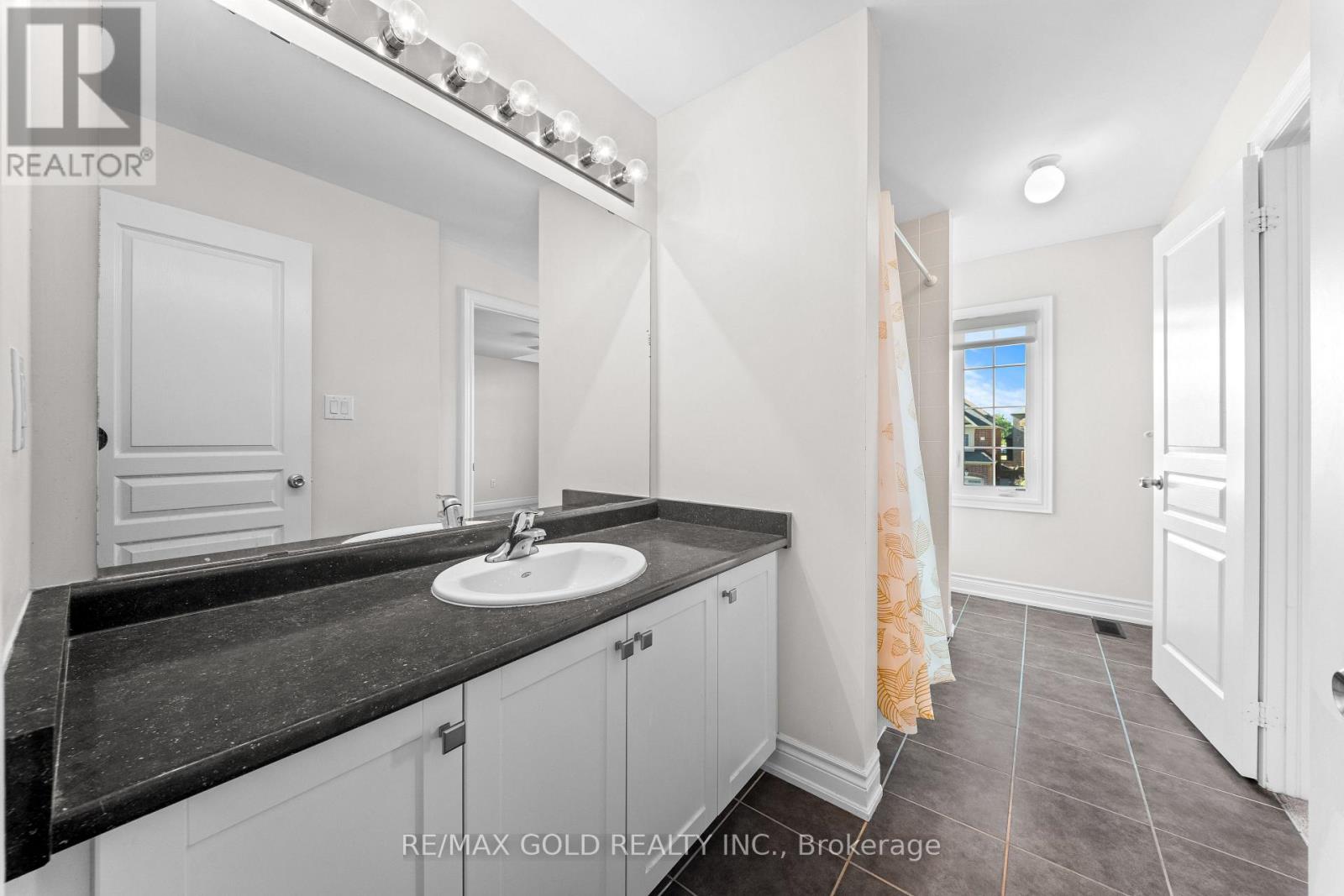 600 MACTIER DRIVE - Image 26