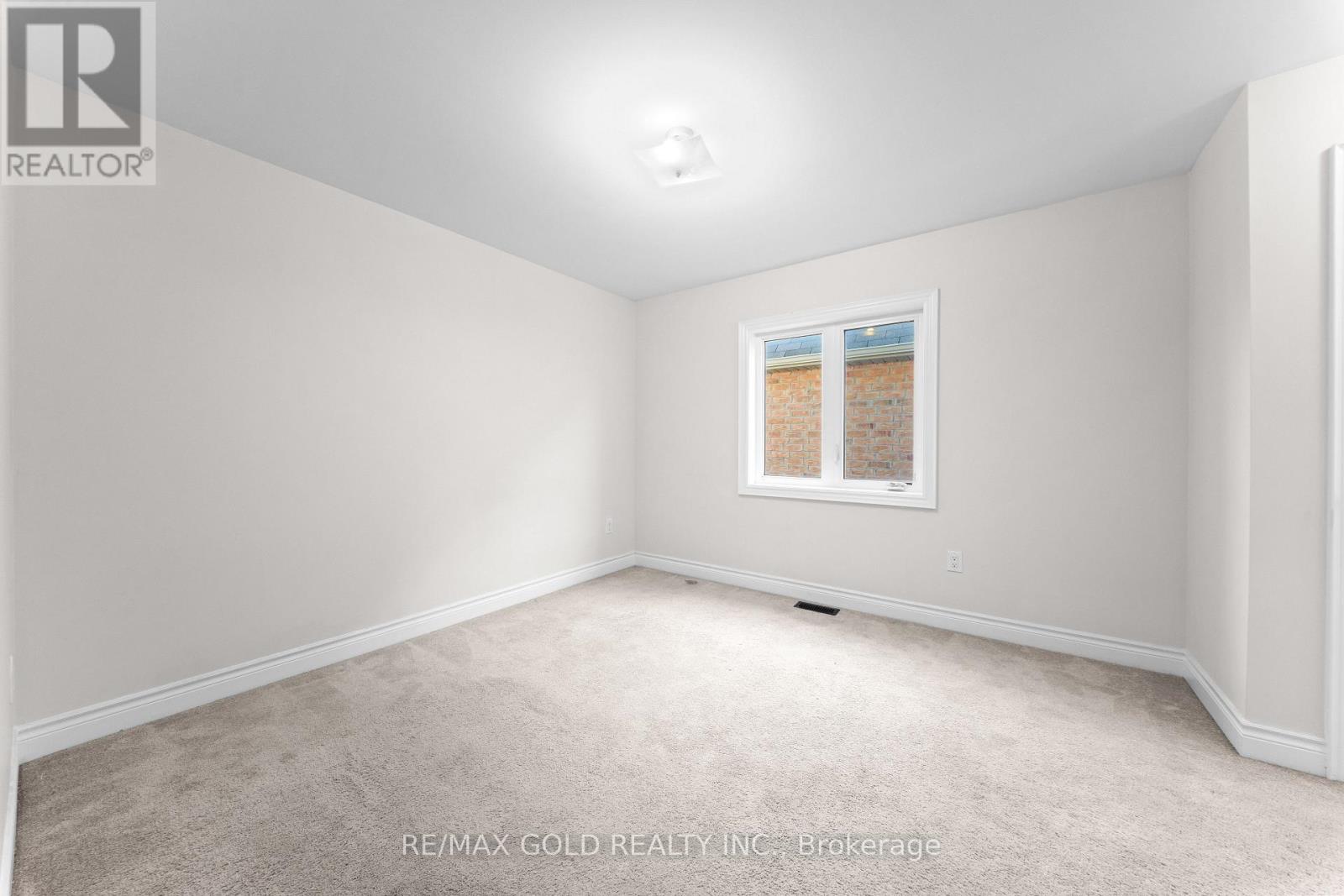 600 MACTIER DRIVE - Image 27