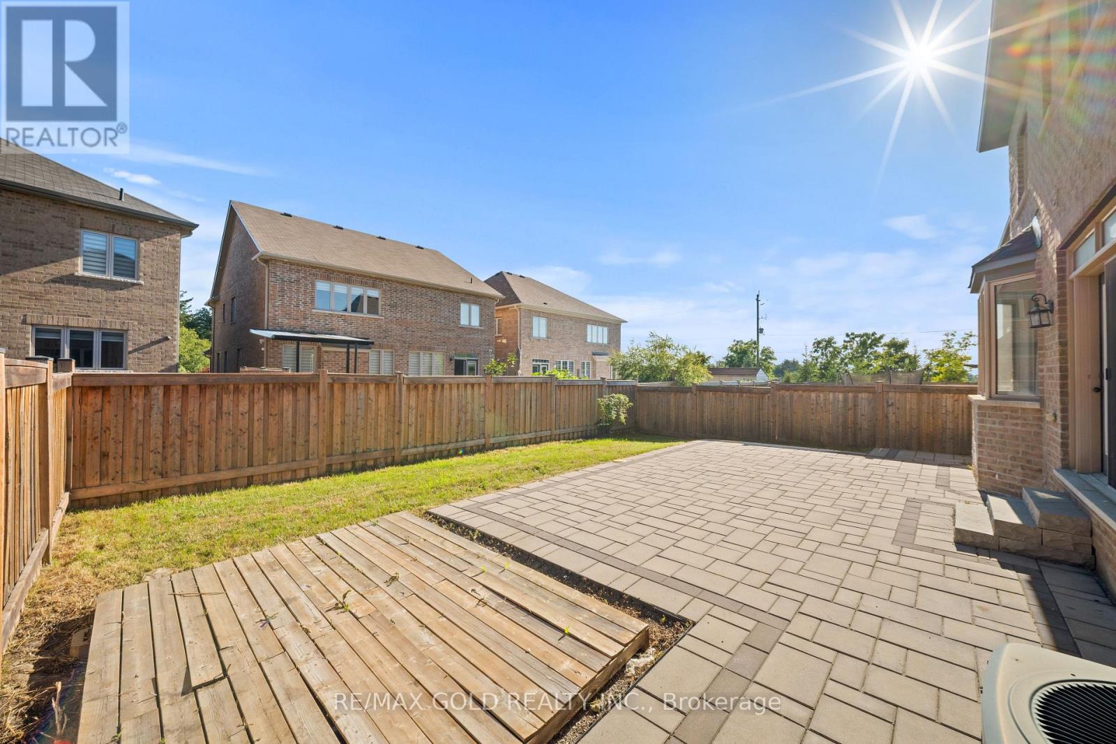 600 MACTIER DRIVE - Image 30