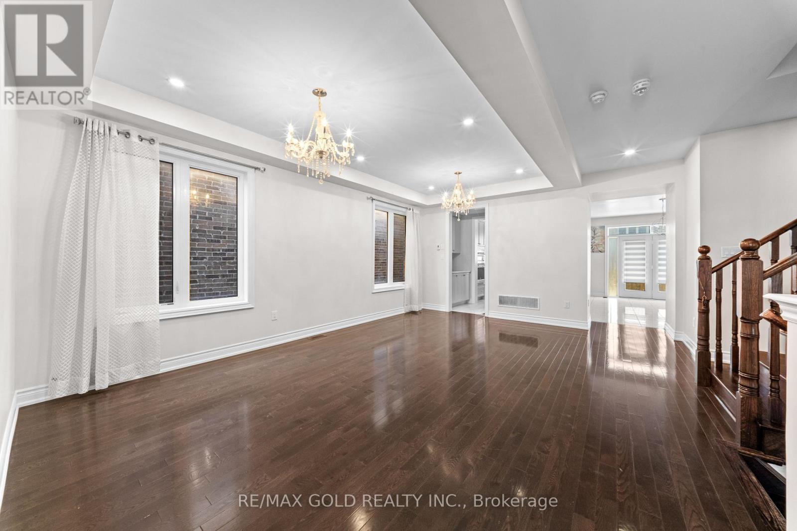600 MACTIER DRIVE - 4