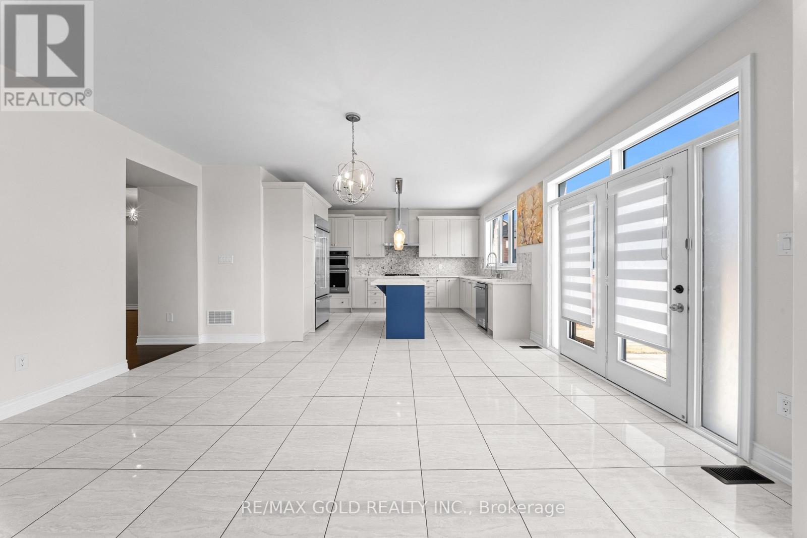 600 MACTIER DRIVE - 6