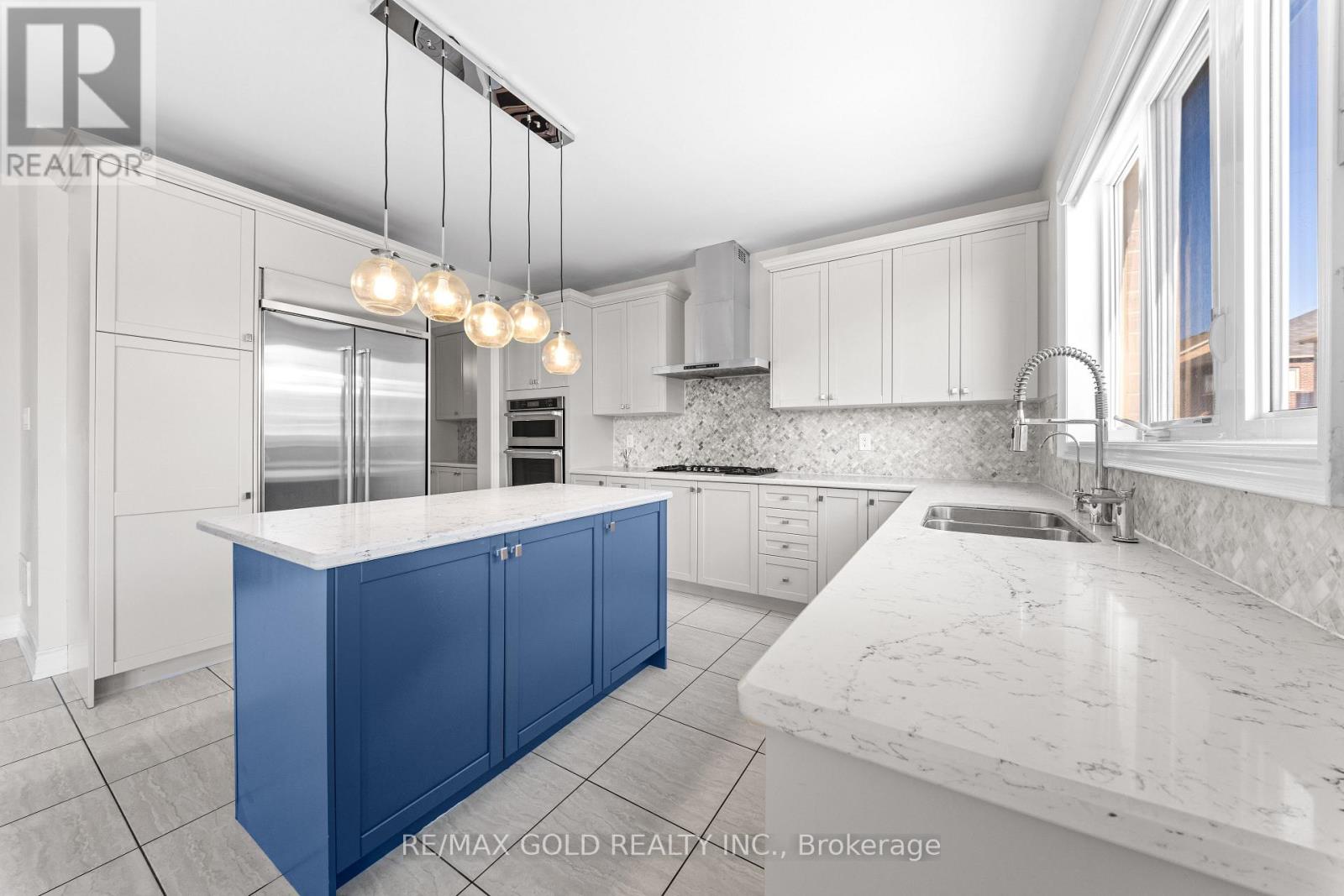 600 MACTIER DRIVE - 7