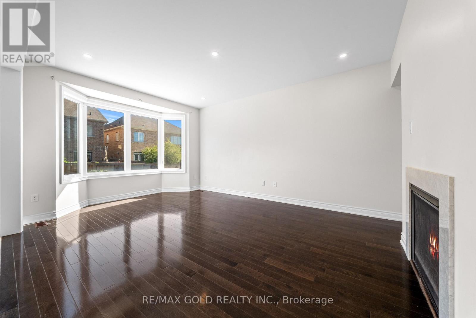 600 MACTIER DRIVE - 9