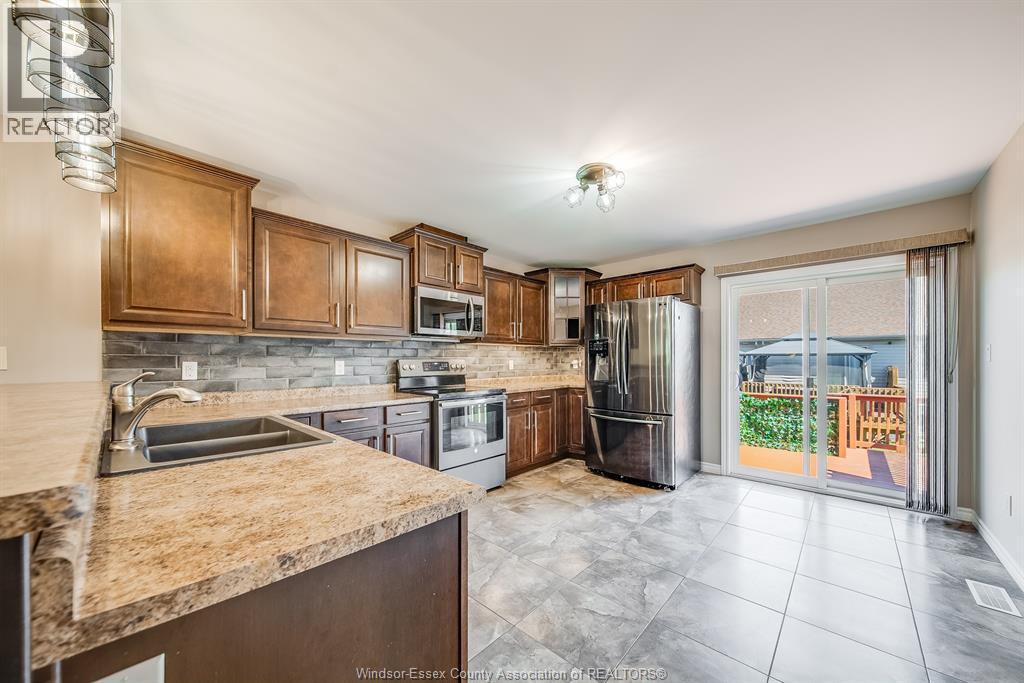 11916 BOULDER CRES. - 12
