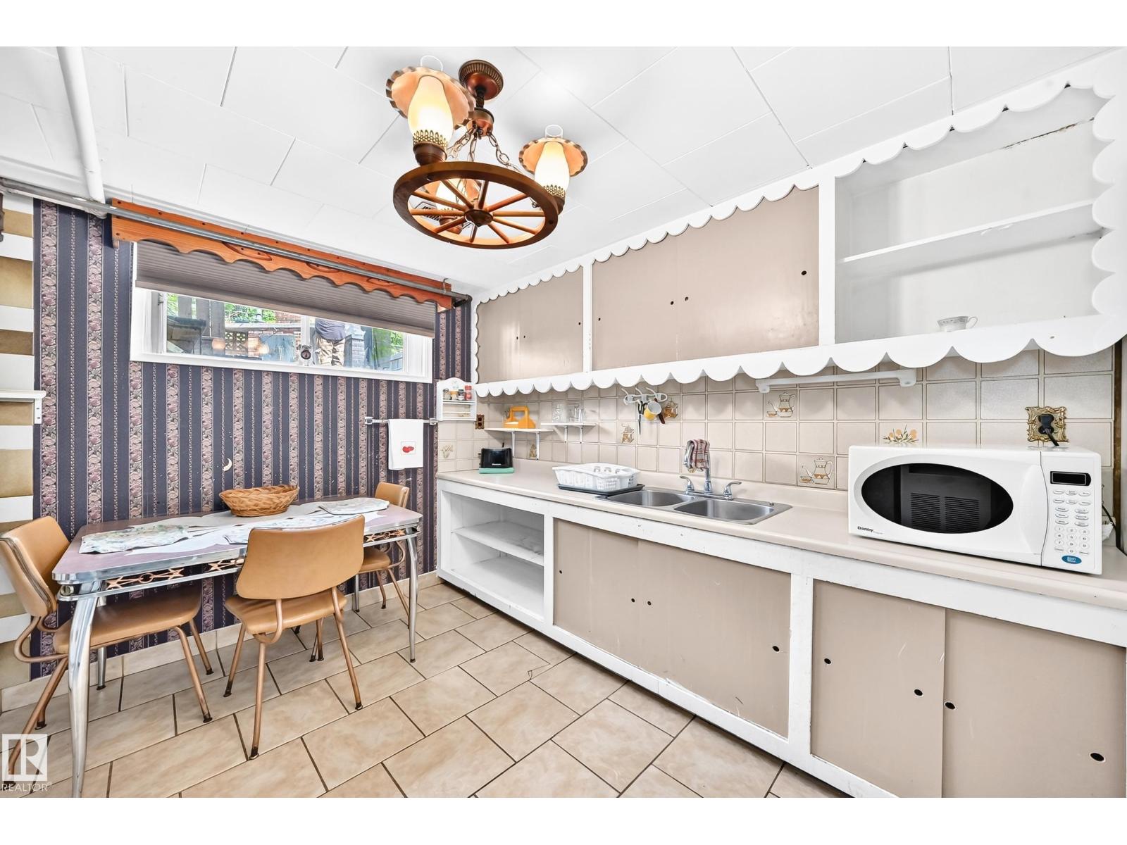 11917 53 ST NW - 30