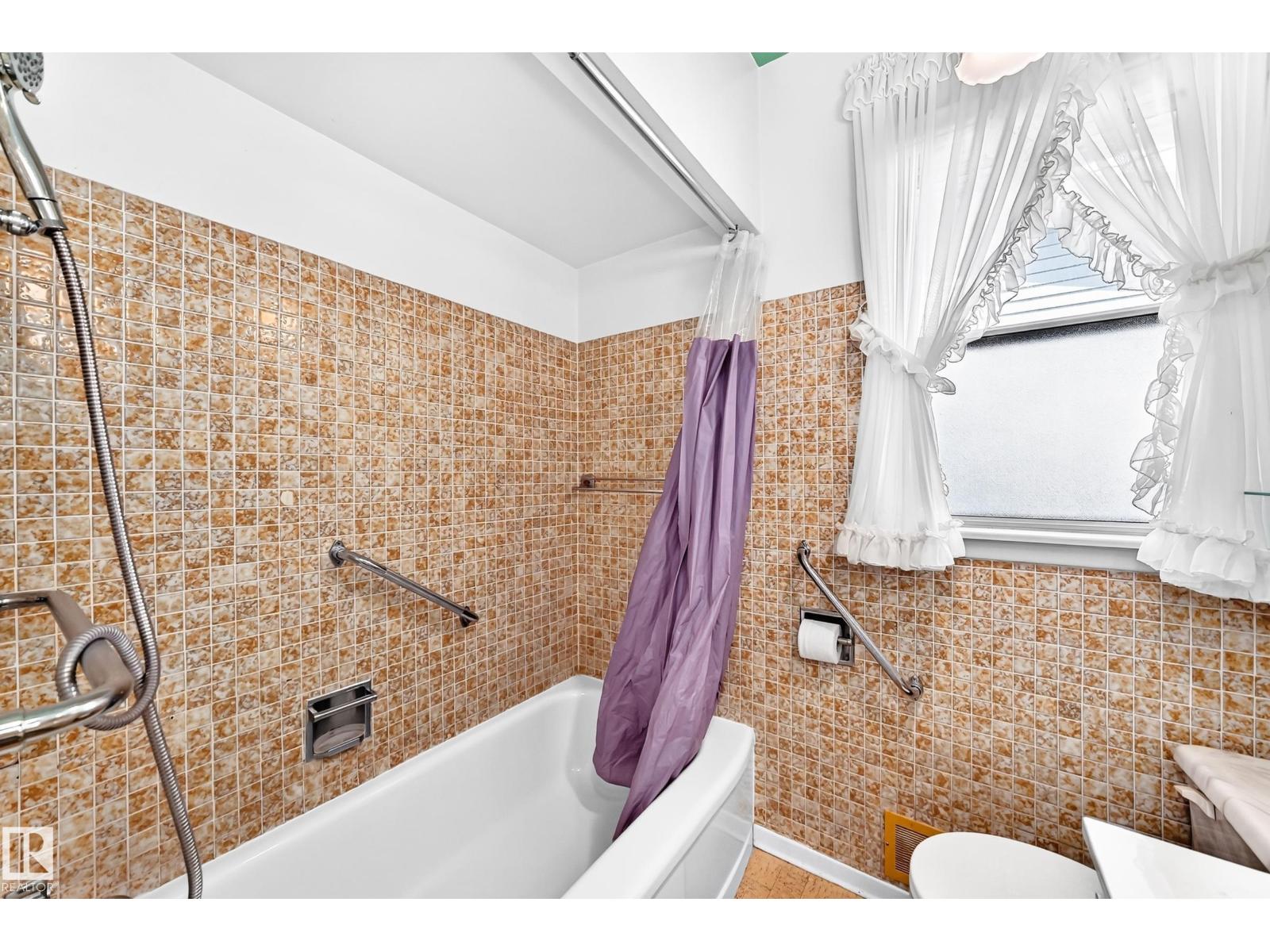 11917 53 ST NW - Image 21