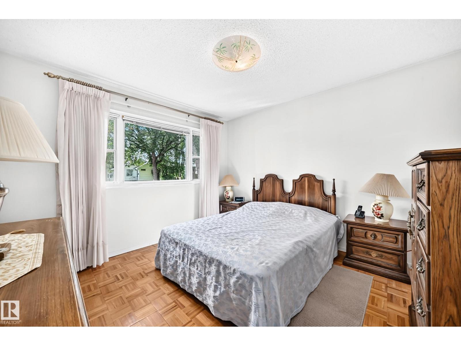 11917 53 ST NW - 16