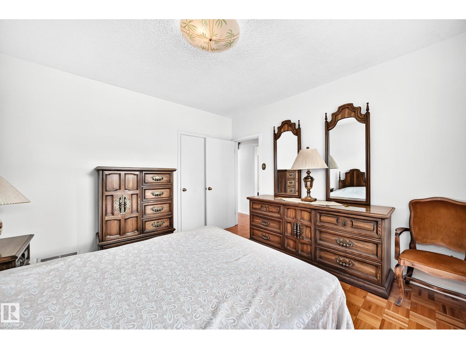 11917 53 ST NW - 18