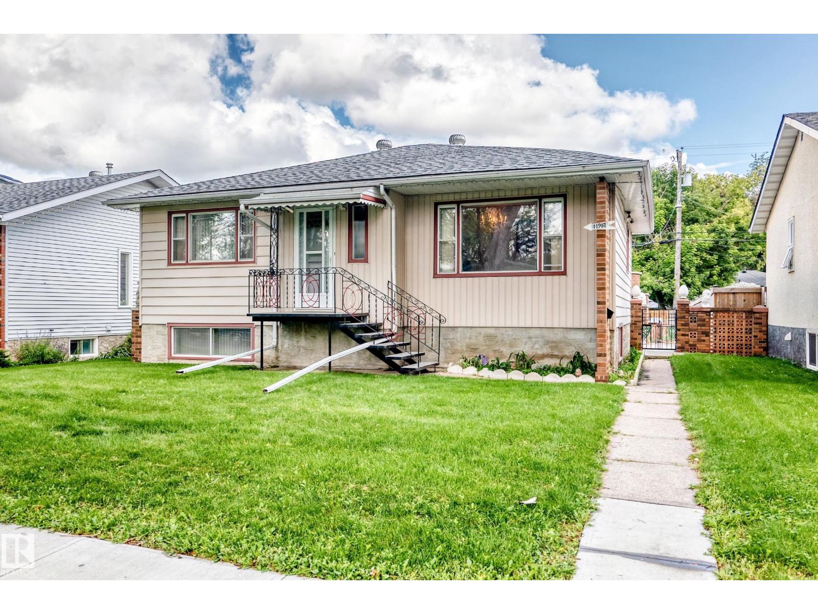 11917 53 ST NW - 51