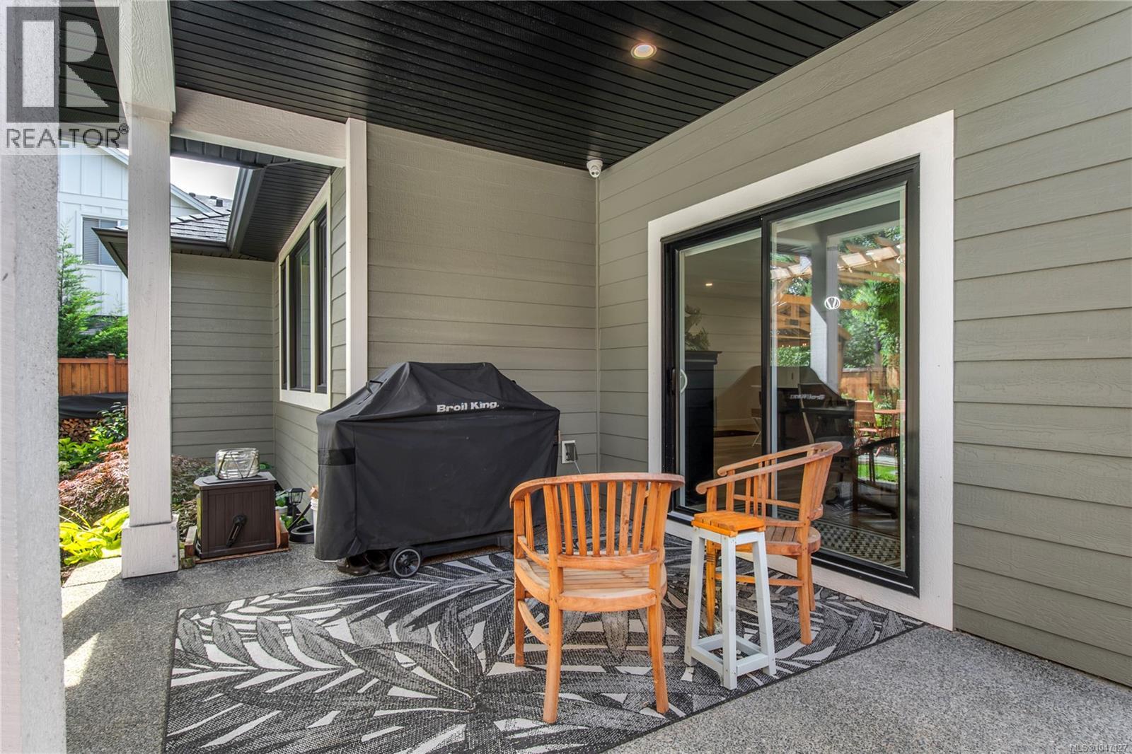 710 Salal St - 32