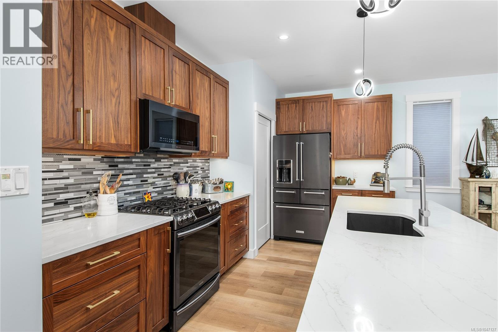 710 Salal St - 7