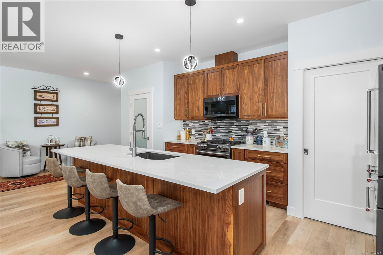 710 Salal St - 8