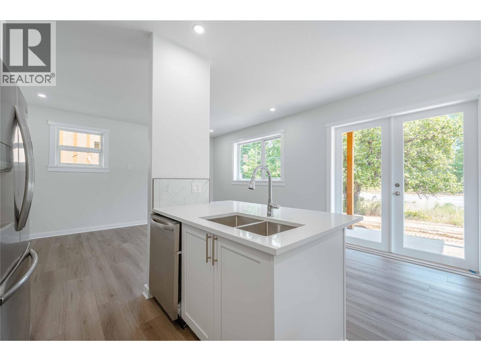 2014 Lanzo Lane, Revelstoke