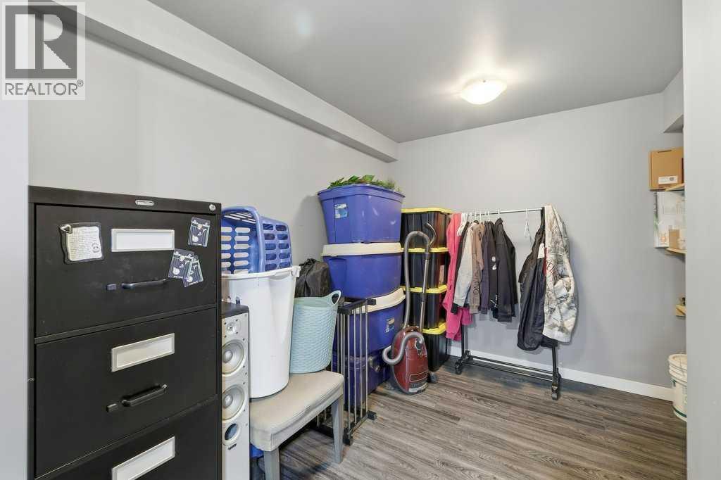 49 MacFarlane Avenue - 25