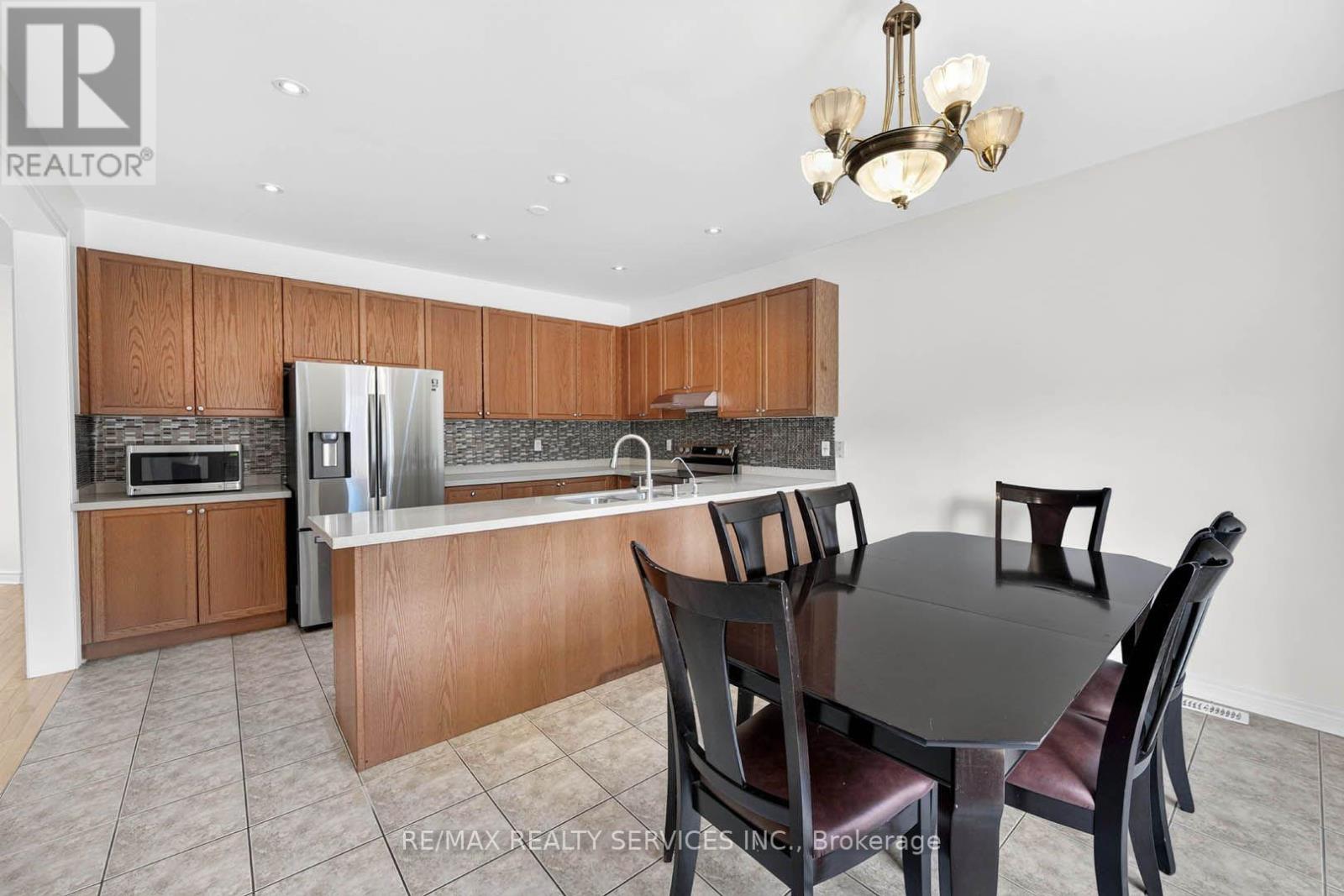 21 TATRA CRESCENT - 18