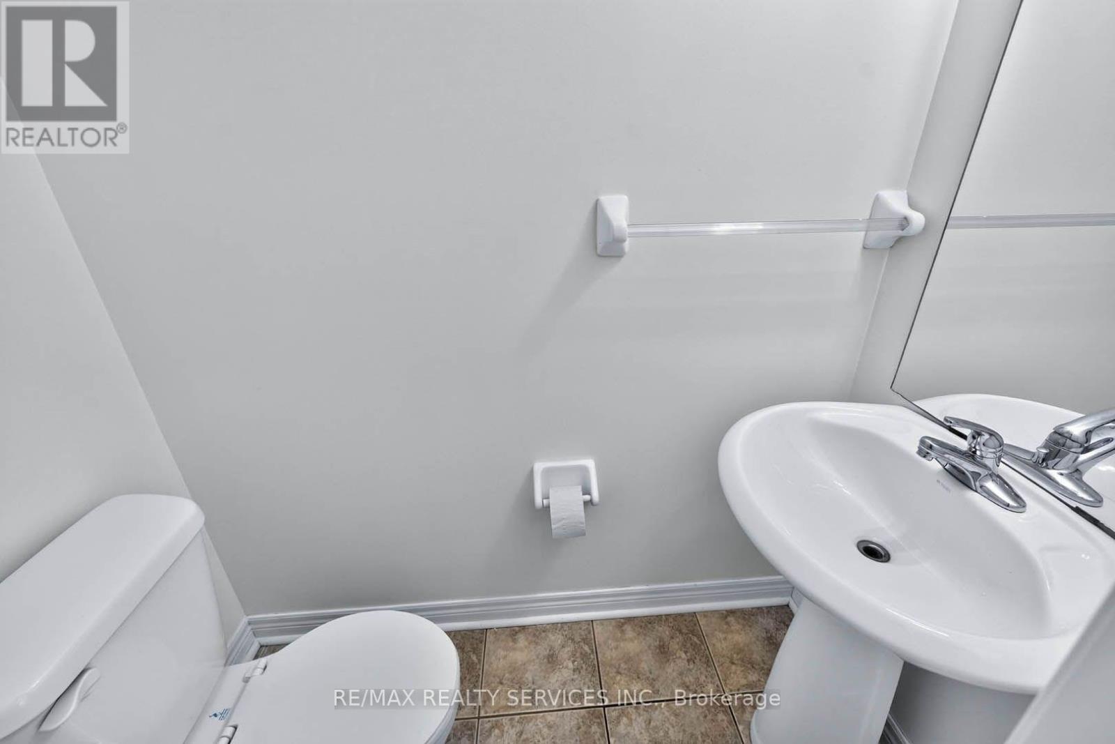 21 TATRA CRESCENT - Image 25
