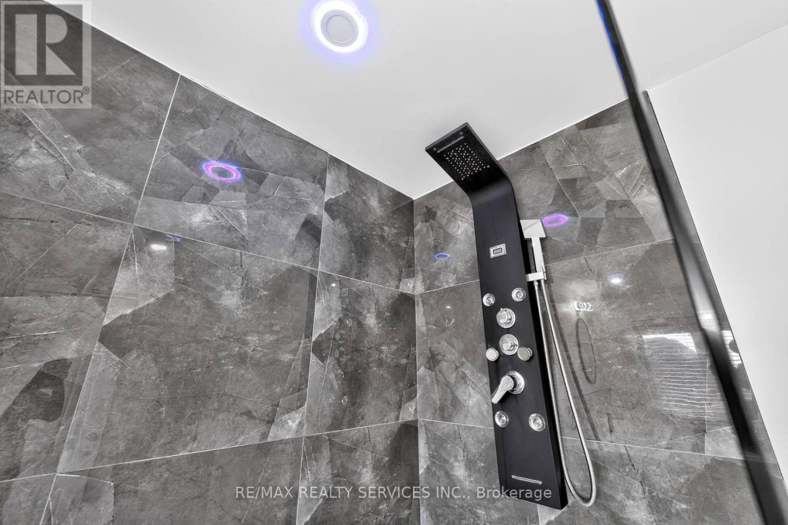 21 TATRA CRESCENT - Image 34