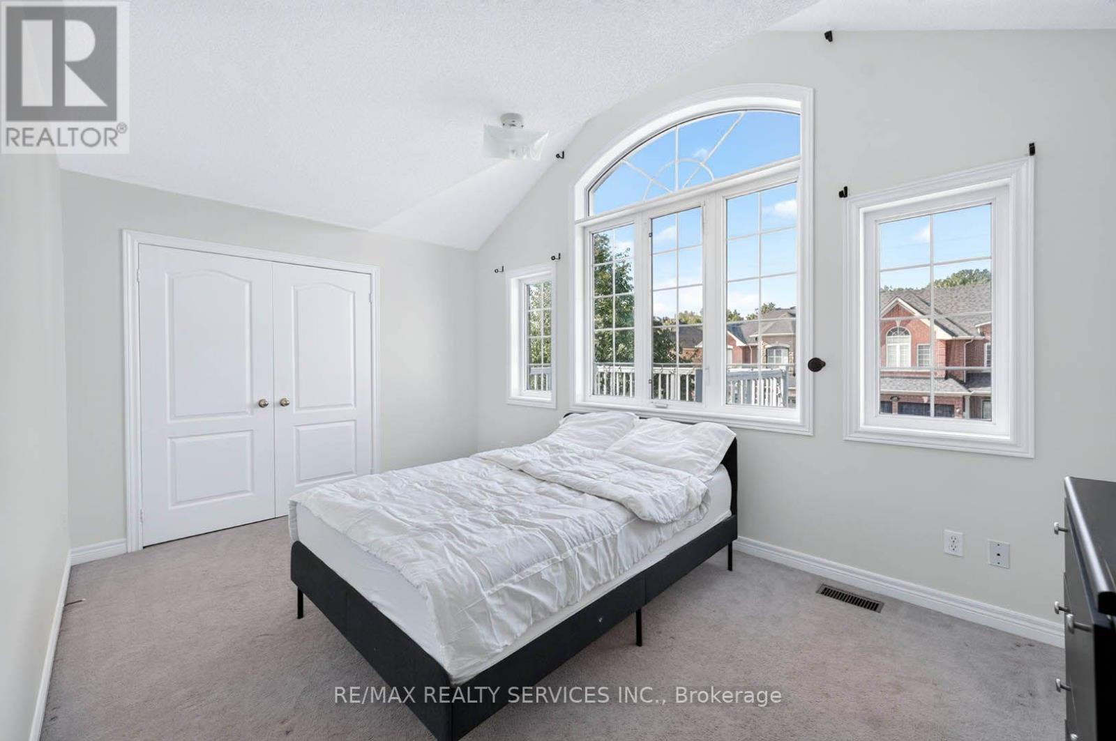 21 TATRA CRESCENT - 35