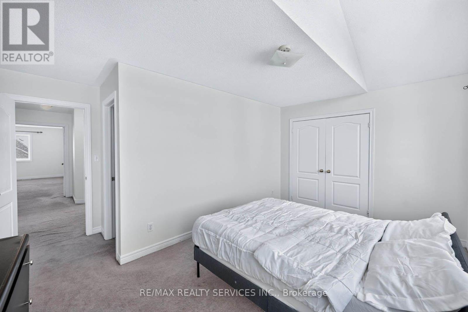 21 TATRA CRESCENT - 36