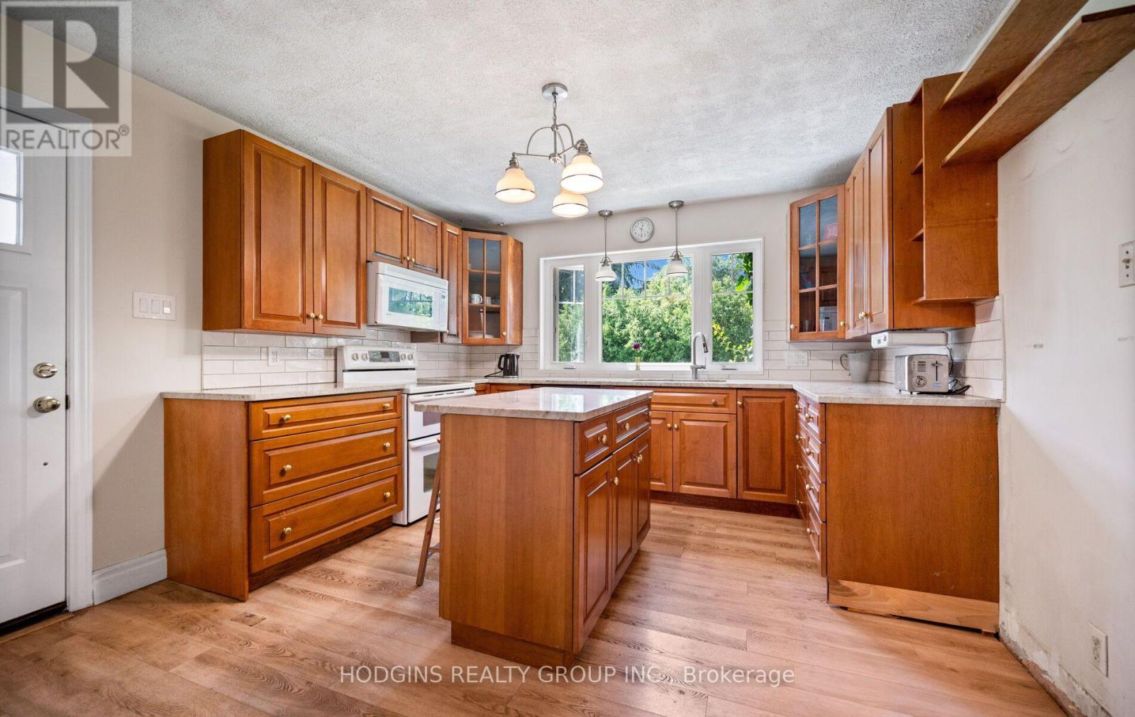 1558 BROADMOOR AVENUE - 12