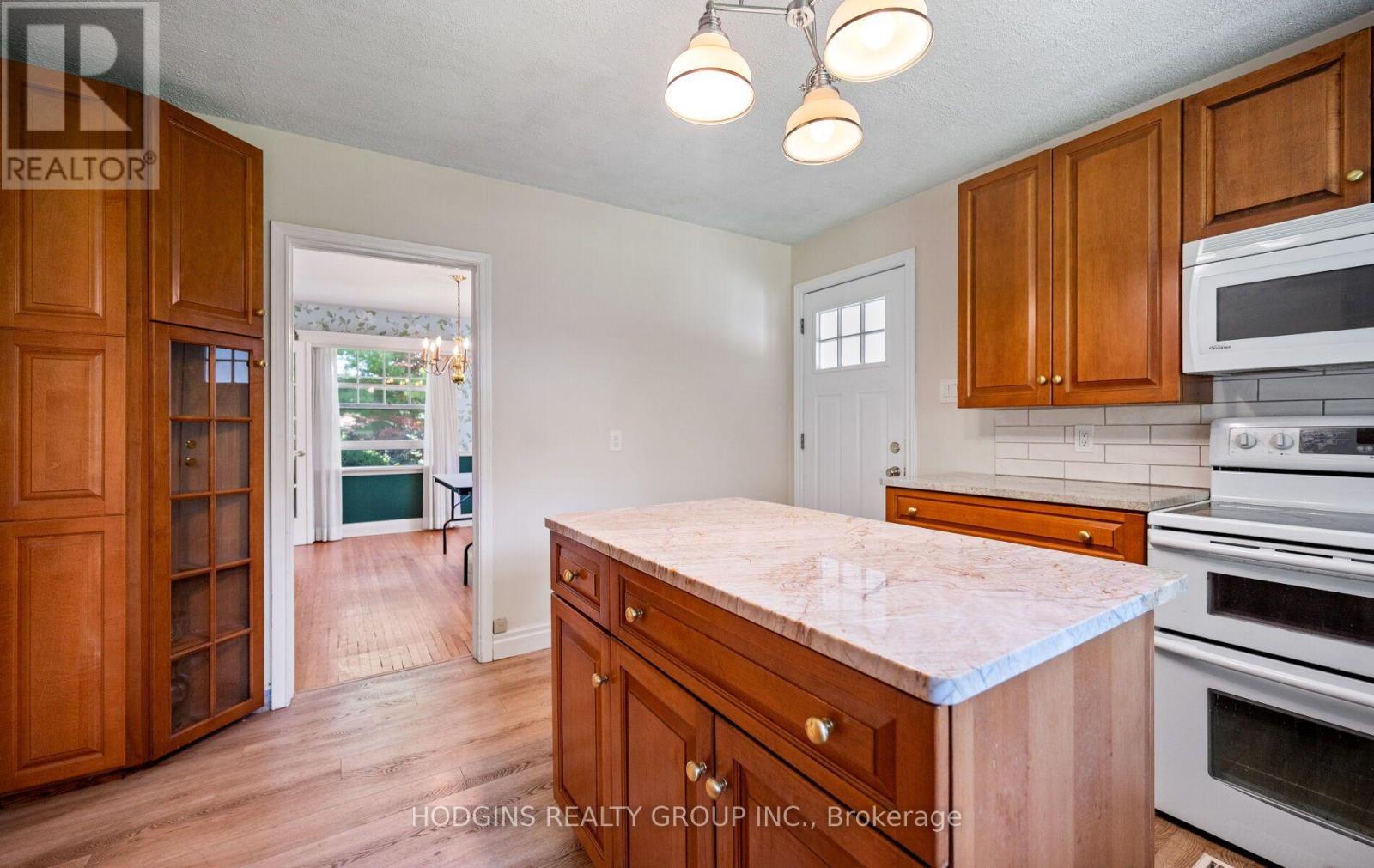 1558 BROADMOOR AVENUE - 14