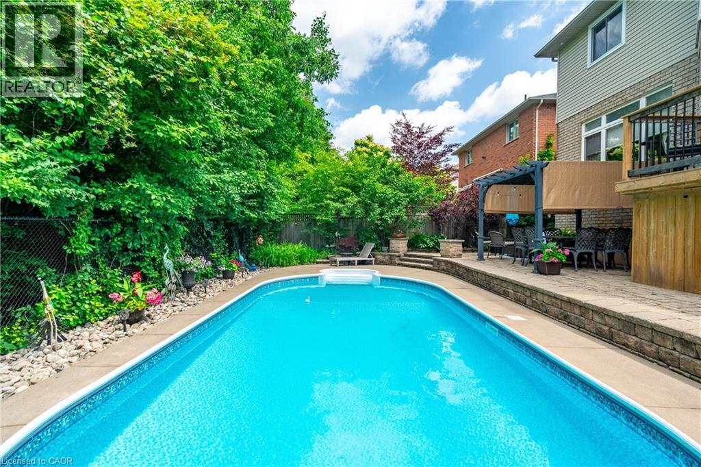 26 SHADETREE Crescent - 2