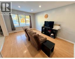 Primary Bedroom - 151 Wolverine Avenue, Tumbler Ridge, BC V0C2W0 Photo 8