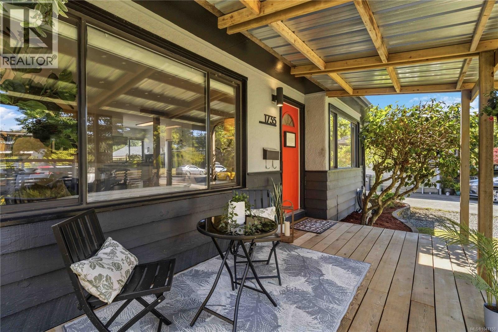 1735 Newton St - 2