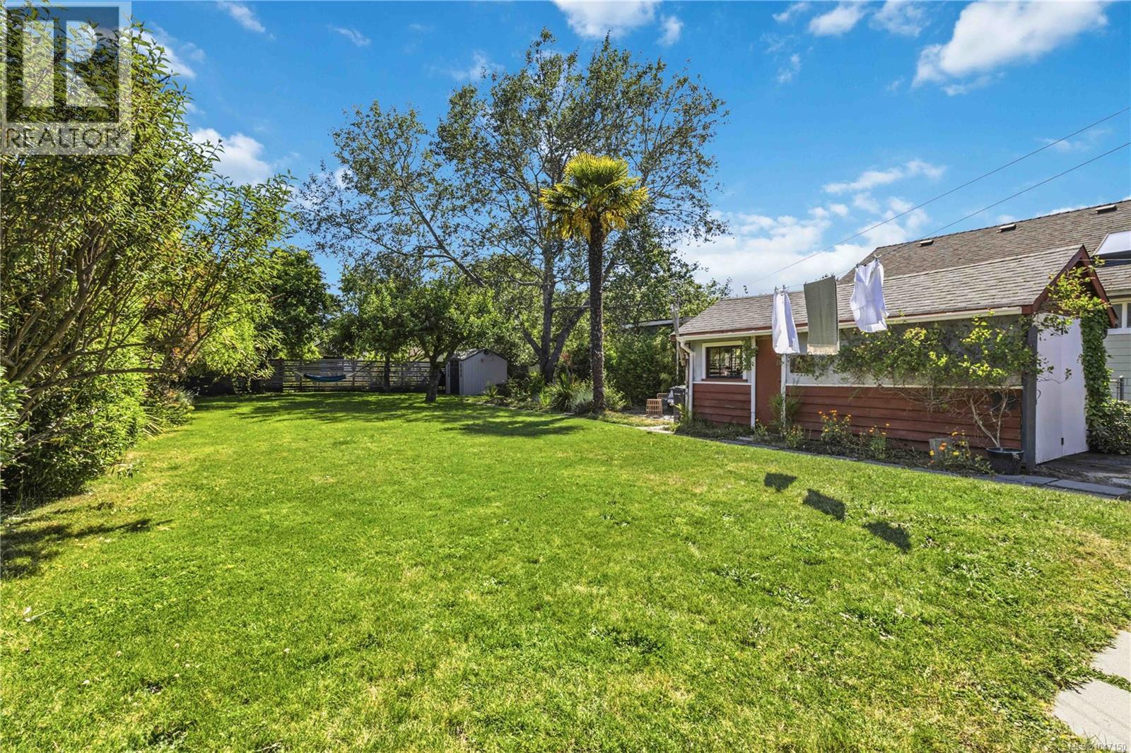 1735 Newton St - 31