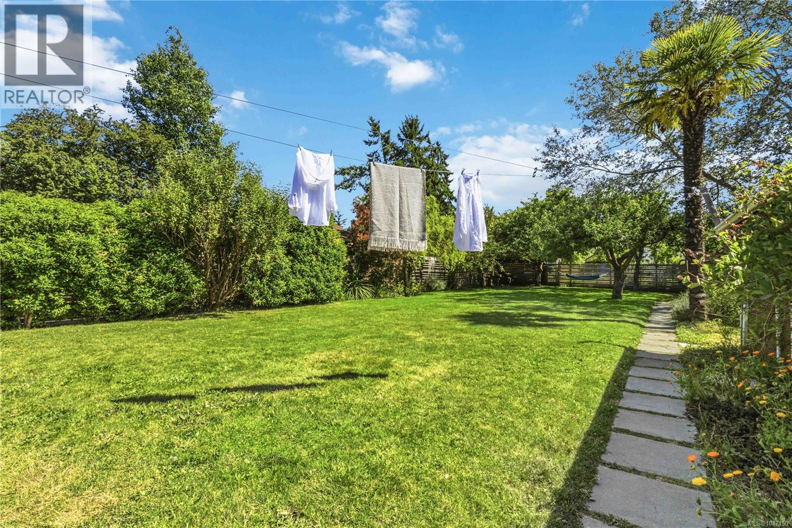 1735 Newton St - 32