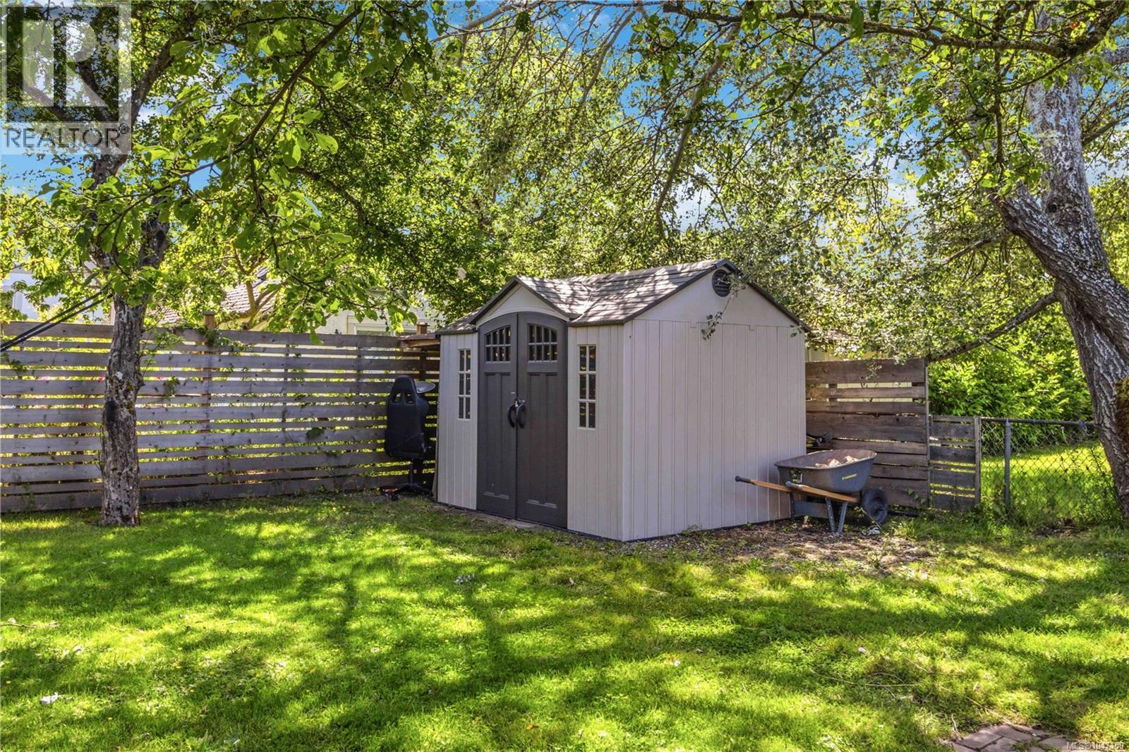 1735 Newton St - 35