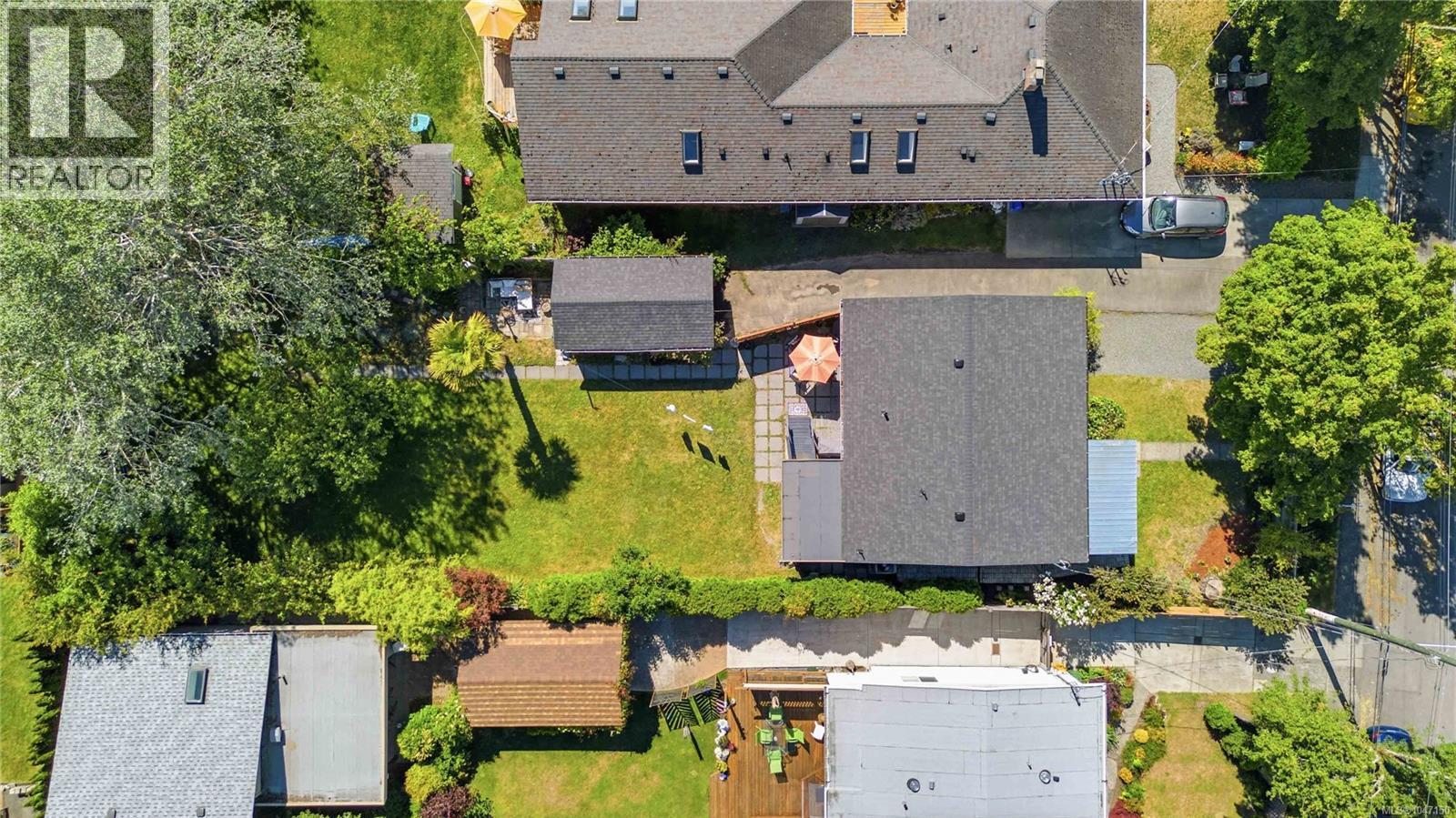 1735 Newton St - 39
