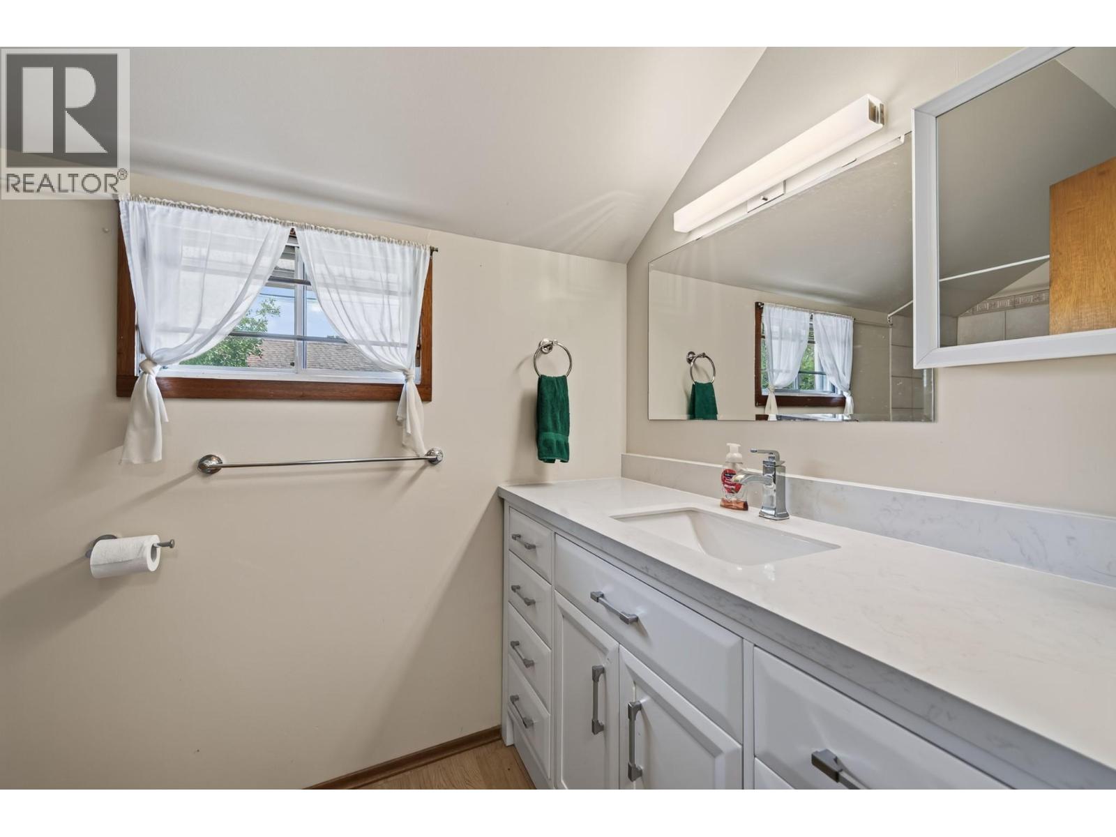 376 Alexander Avenue - Image 10
