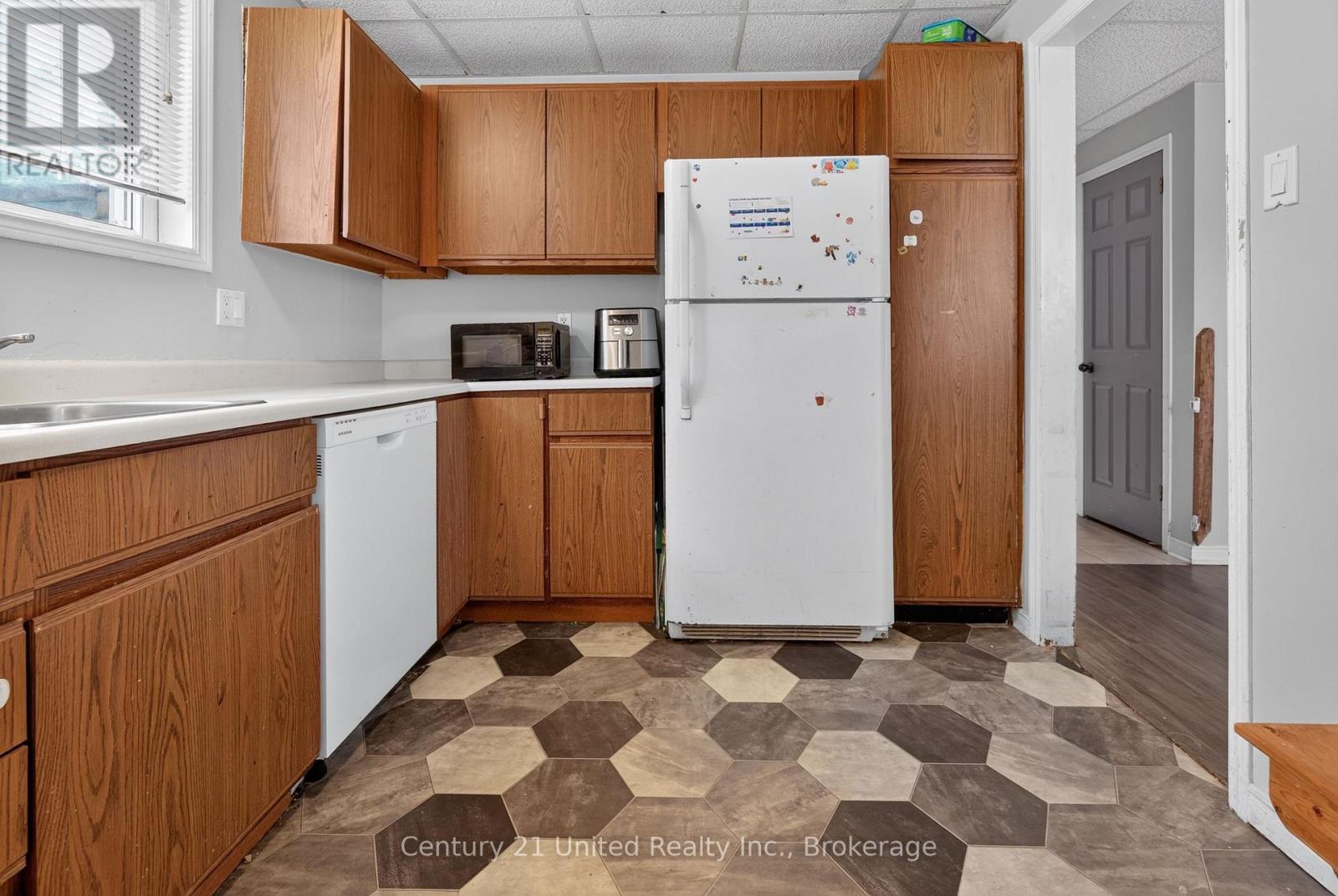 #25 101 RITA CRESCENT - Image 7