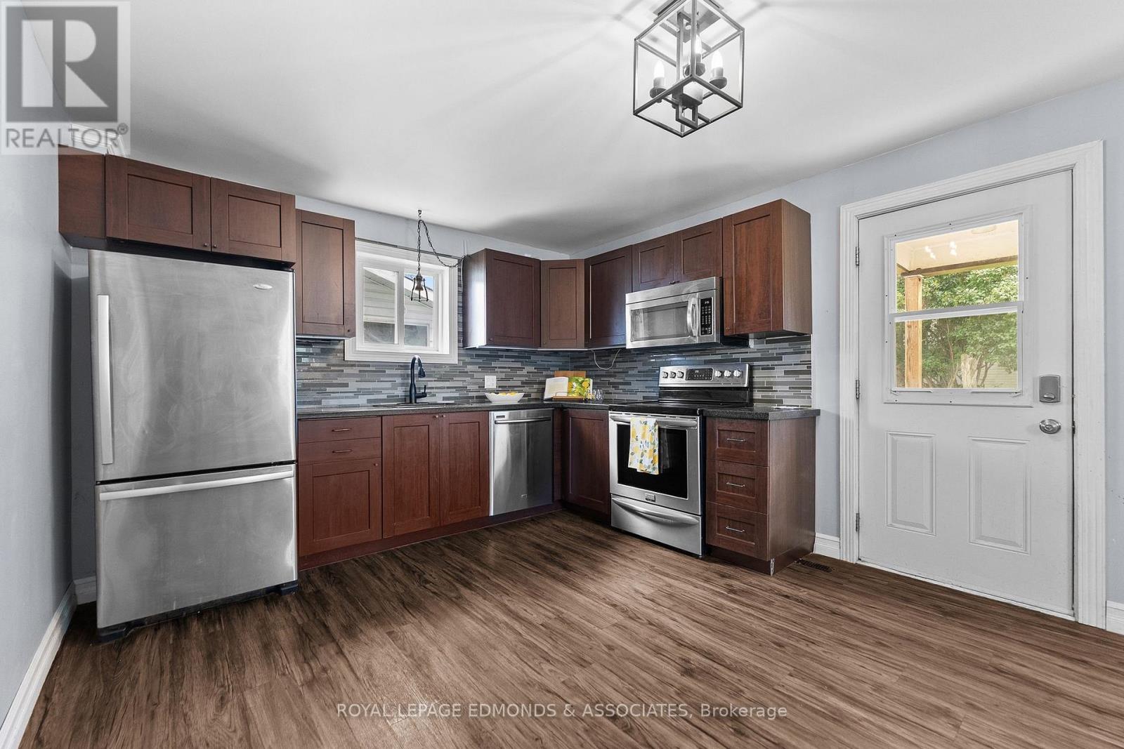 3 Bed, 2 Bath House for Sale in Pembroke – 594 ISABELLA STREET, Pembroke – MLS# X13687920 - Image 18