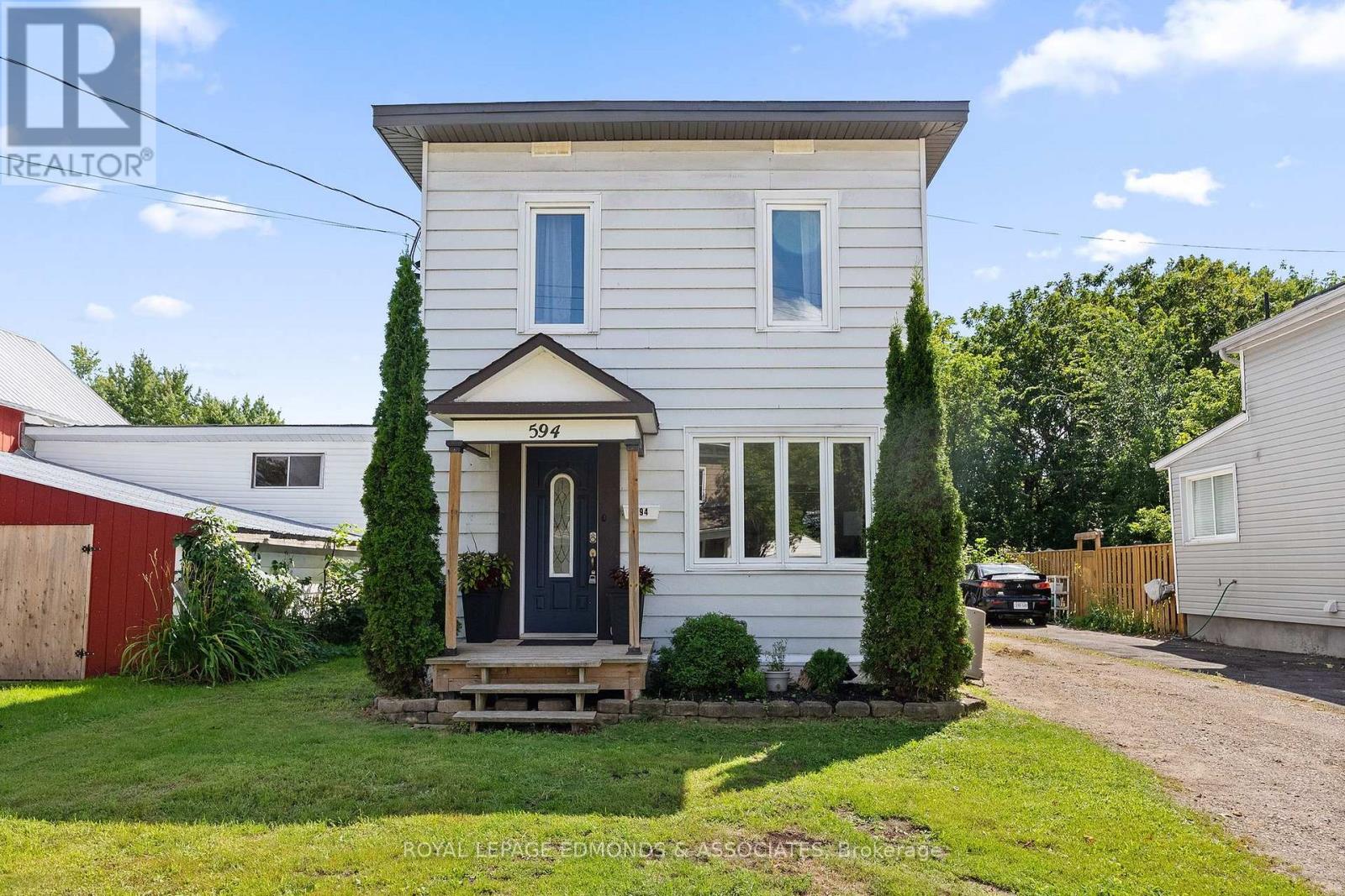 3 Bed, 2 Bath House for Sale in Pembroke – 594 ISABELLA STREET, Pembroke – MLS# X13687920 - Image 2