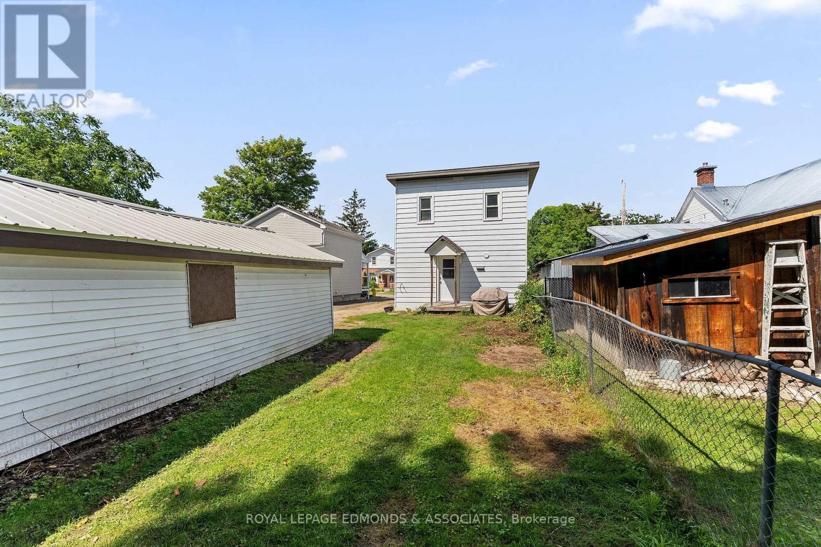 3 Bed, 2 Bath House for Sale in Pembroke – 594 ISABELLA STREET, Pembroke – MLS# X13687920 - Image 25
