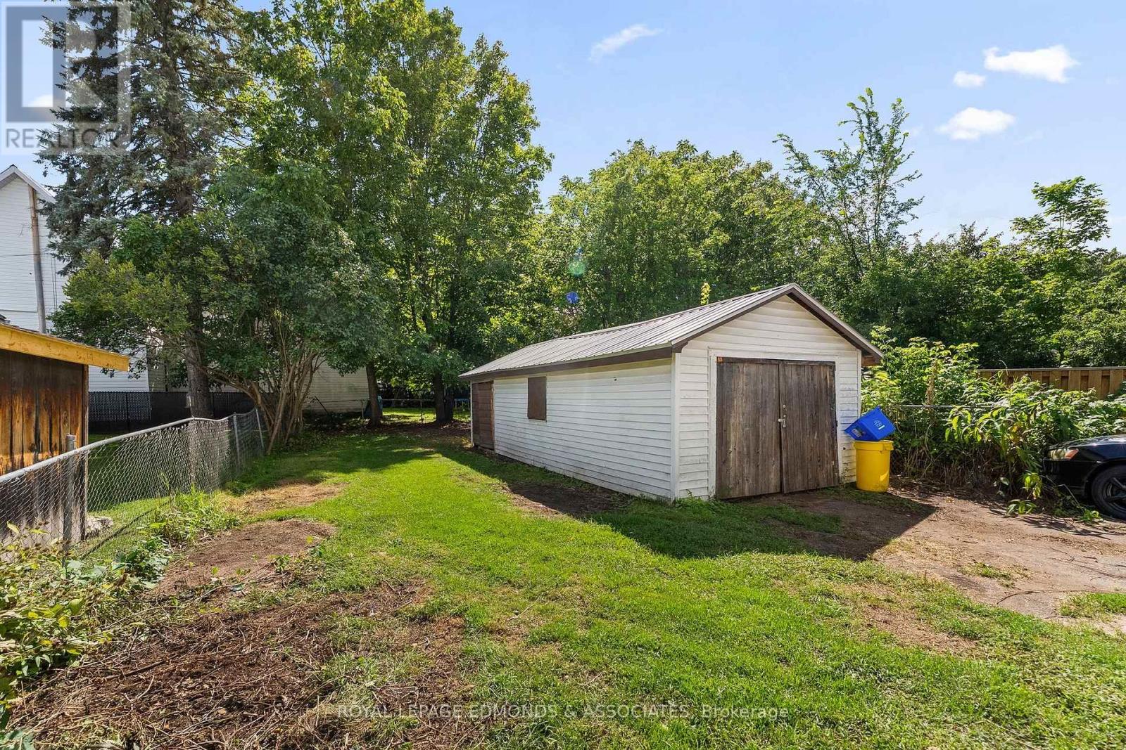 3 Bed, 2 Bath House for Sale in Pembroke – 594 ISABELLA STREET, Pembroke – MLS# X13687920 - Image 27